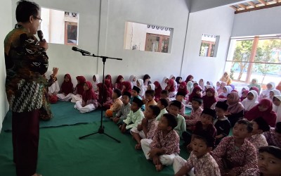 Memperingati Maulid Nabi Muhammad SAW